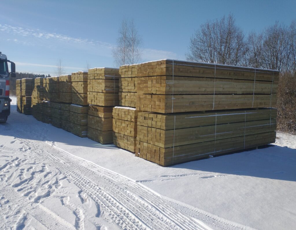 ready to load good timber in container
